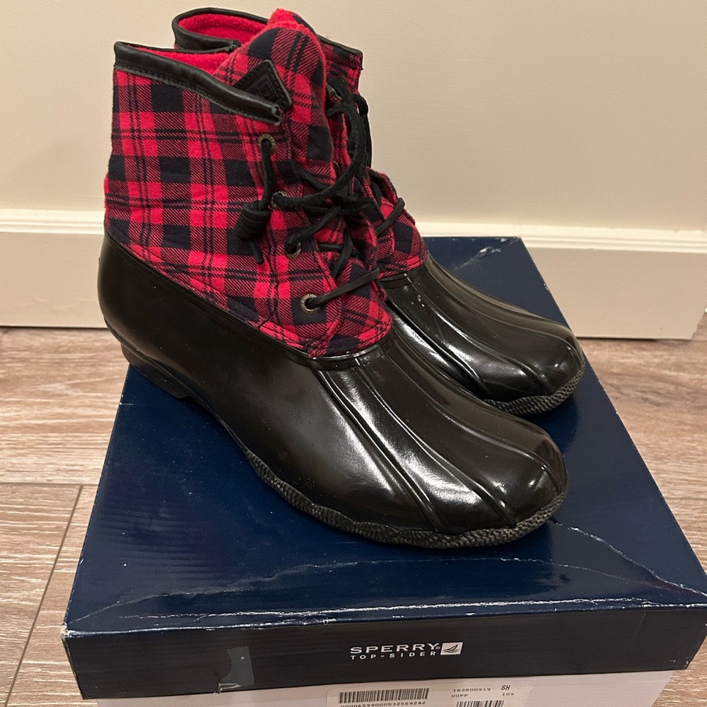 Sperry Women's Plaid and Black Winter Boots